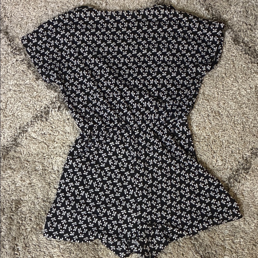 Stradivarius Black and White Floral Romper - Picture 3 of 3